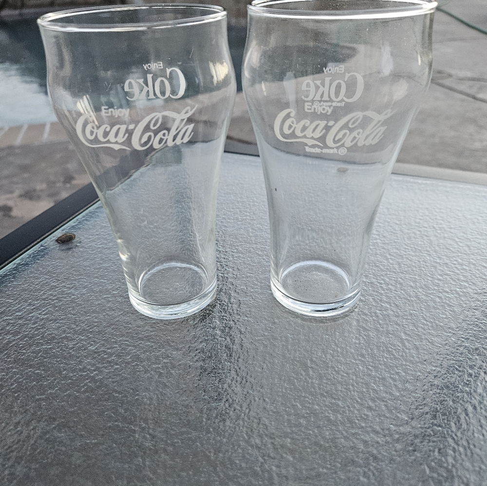 2 Coke Fountain Glasses.